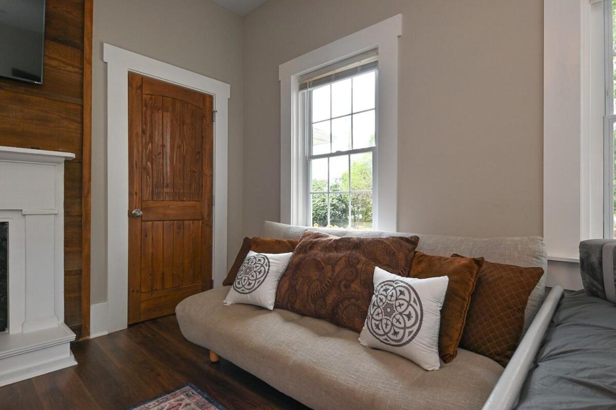 Broad Bungalow - Minutes From Downtown Athens! *